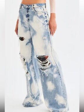 NWT Wide Leg Distressed Bleach-Effect Jeans - Light Blue
